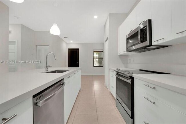 Foto del edificio - 8175 NW 104th Ave