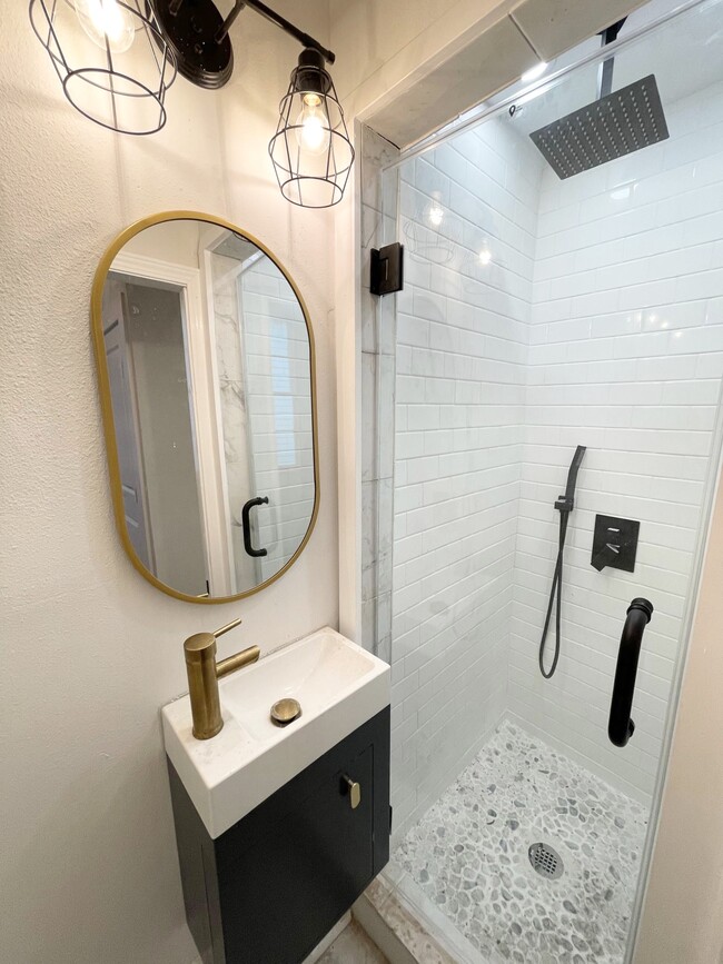 Bathroom 1 - 2431 Gravier St