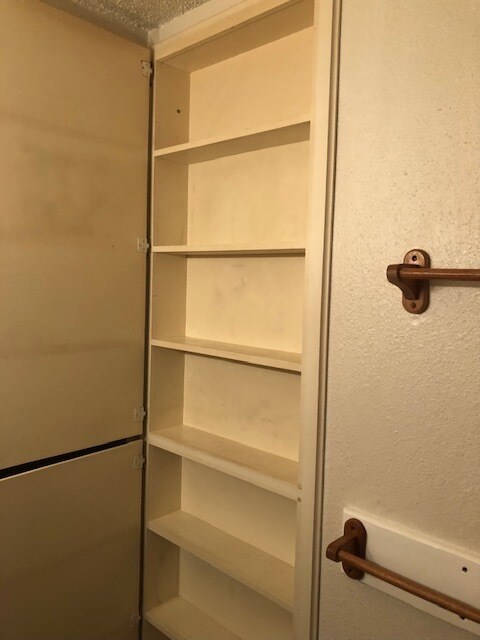 Foto del edificio - 6064 Bedford Dr