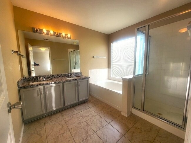 Building Photo - 1319 Periwinkle Dr