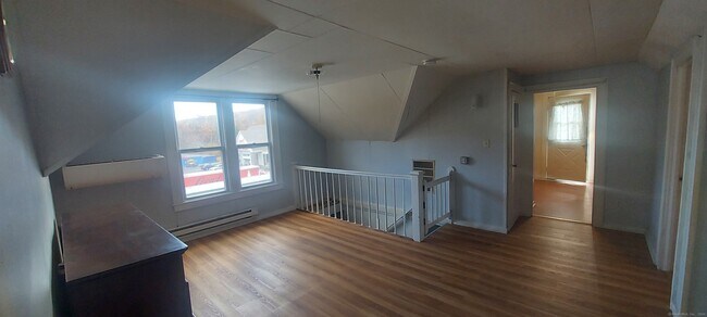 Building Photo - 895 Migeon Ave