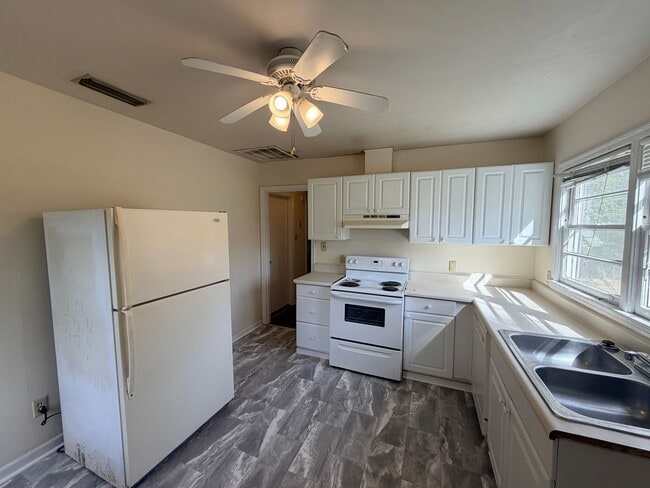 Building Photo - 2 Bedroom/1 Bath located in the heart of Valdosta!!!