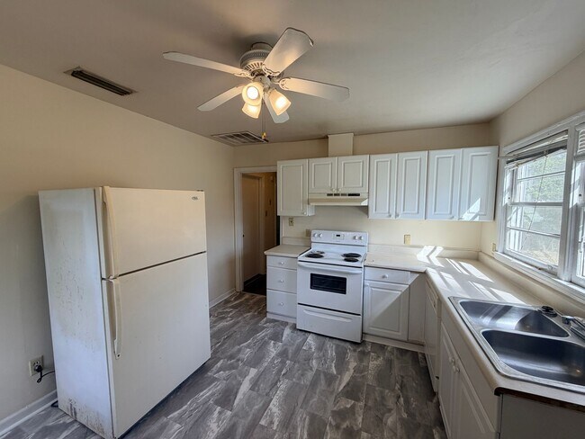 Foto del edificio - 2 Bedroom/1 Bath located in the heart of Valdosta!!!