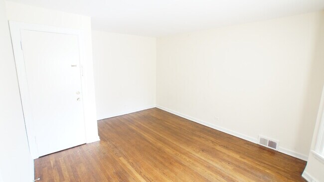 Building Photo - 1310 Wilmette Ave