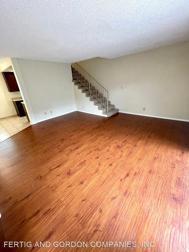 Primary Photo - 2 br, 1.5 bath House - 232 S. Pine St. #B