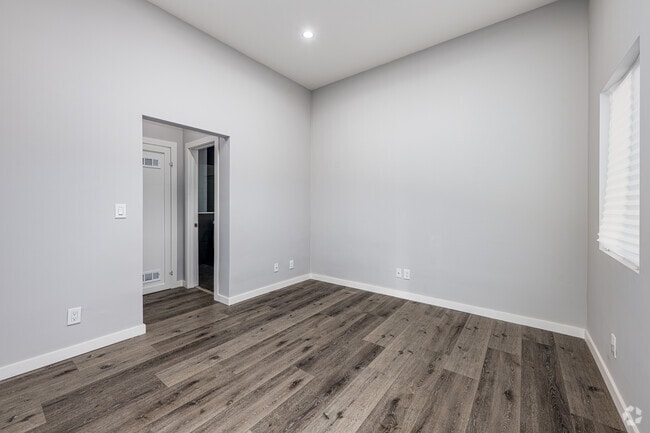 1BR, 1BA - 400SF - Living Room - 1517 W 12th Pl