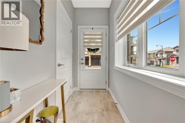 Photo du bâtiment - 10 Birmingham Dr