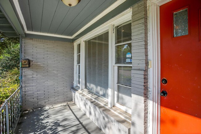Building Photo - Unique 3 Bed, 2 Bath Home in Highly Desire...