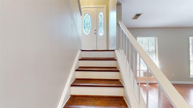 Foto del edificio - 2139 Middle Creek Dr