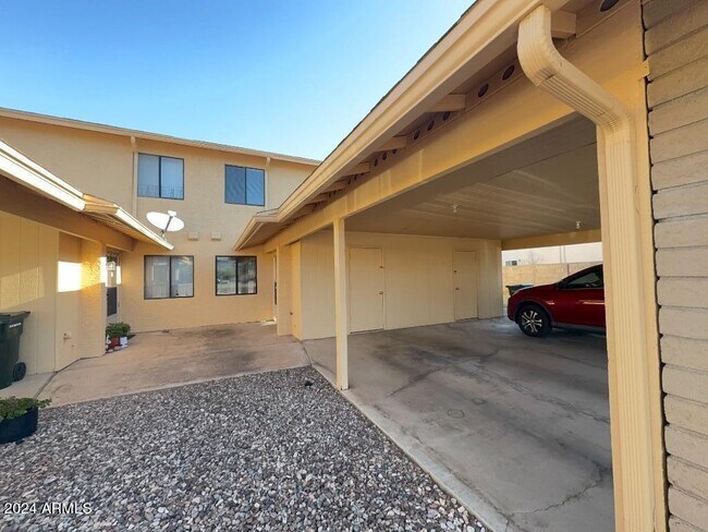 Building Photo - 4221 Plaza Oro Loma