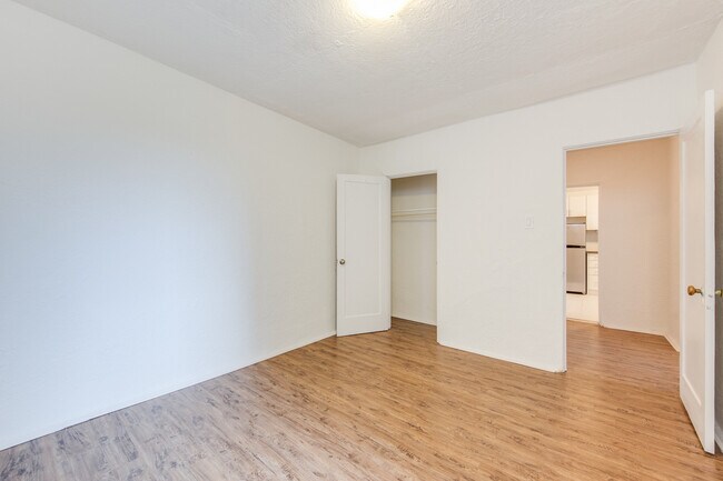 Photo du bâtiment - 1592 Bathurst Street