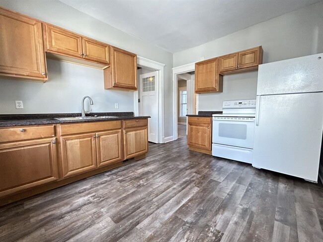 Kitchen - 1505 Flett Ave