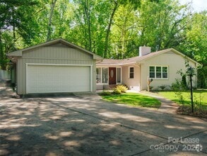 Building Photo - 1123 Lynbrook Dr