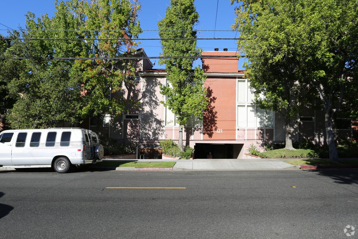 Primary Photo - 121 N Adams St
