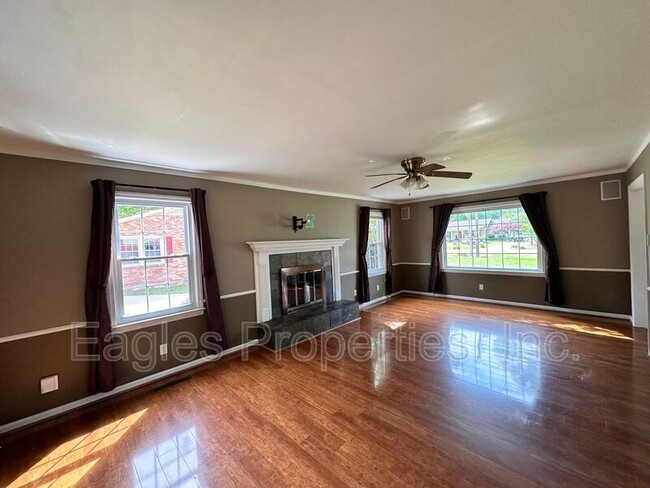 Foto del edificio - 203 N Harding Dr