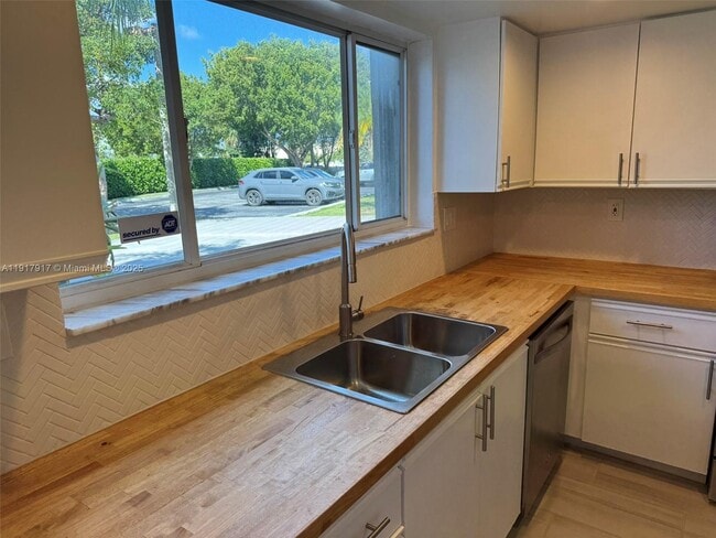 Foto del edificio - 16226 SW 92nd Ave