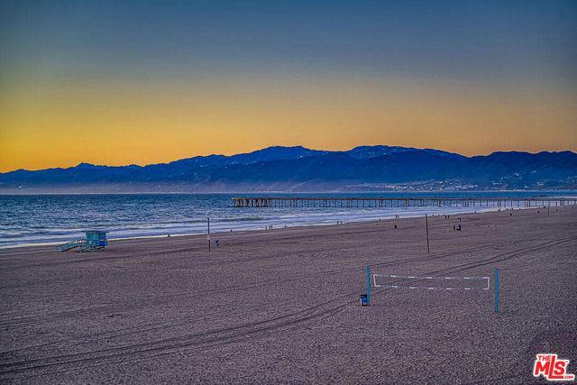 Foto del edificio - 4403 Ocean Front Walk