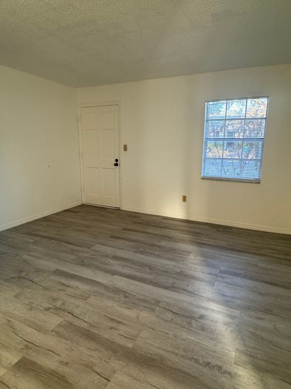 Foto del edificio - 1442 E 1st Ave