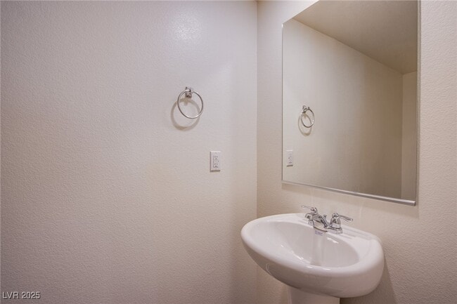 Building Photo - 4949 Fern Mesa Ave