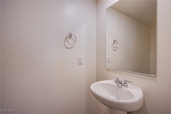 Foto del edificio - 4949 Fern Mesa Ave