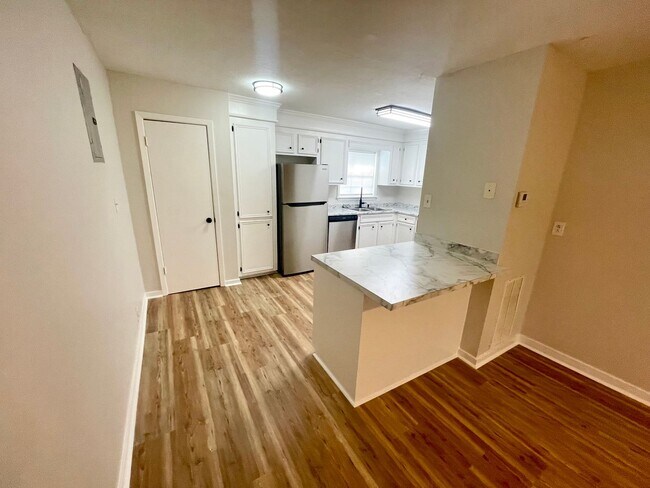 Foto del edificio - 1 Bedroom/1 Bath Duplex Unit Available for Rent in Brandon!