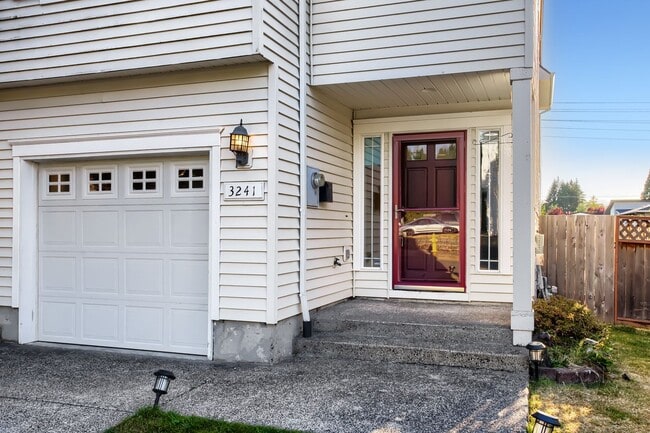 Building Photo - 3BR/2.5BA Bethany Townhome — Attached Garage, Fenced Yard & Gas Fireplace (NW Portland / Bethany)