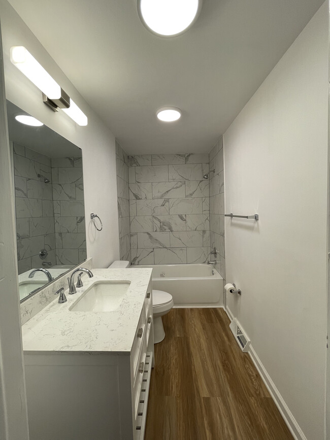 Foto del edificio - 318 E Independence Blvd