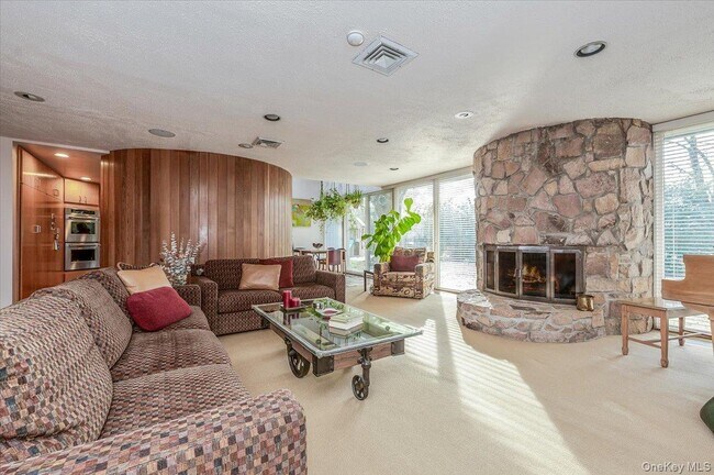 Foto del edificio - 20 Whitman Rd