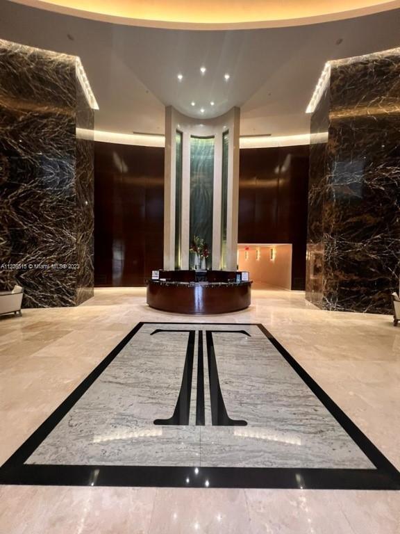 Foto del edificio - 15811 Collins Ave