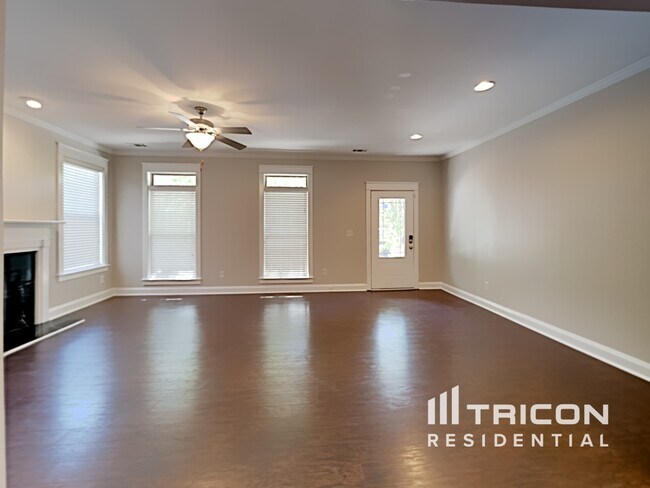 Foto del edificio - 2435 Center Pointe Cir SW