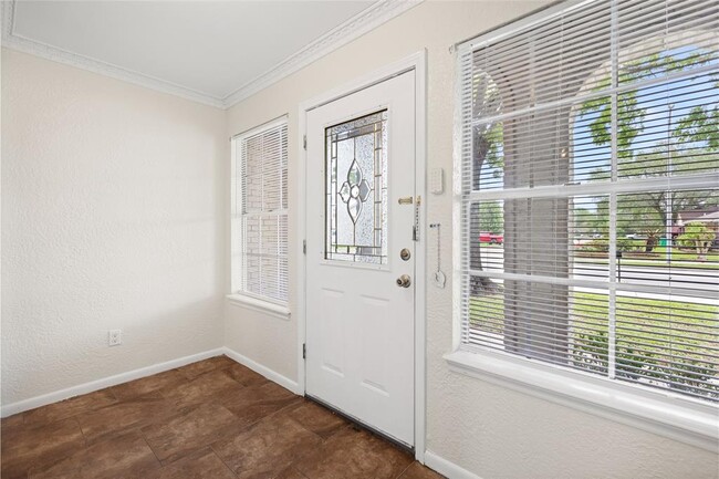Foto del edificio - 3709 Edgebrook Dr