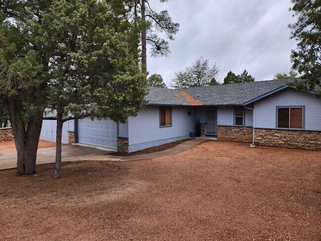 Building Photo - Beautiful site built 3 bedroom / 2 bath Home