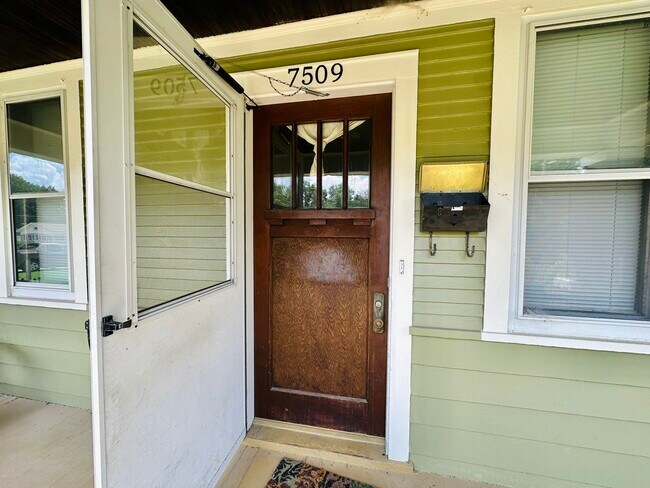 Foto del edificio - 7509 Trenton Ave