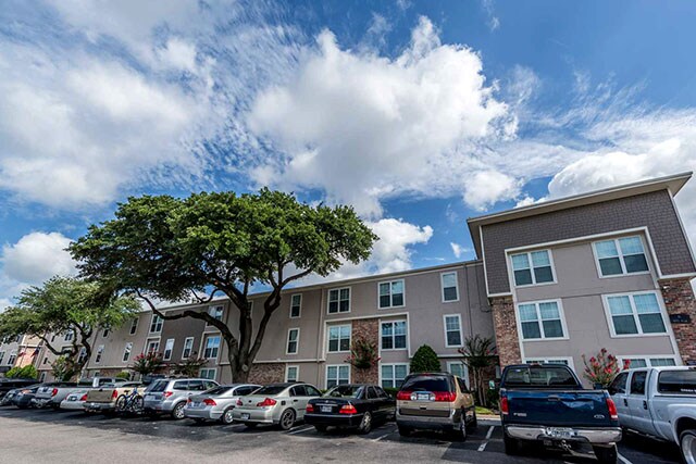 Primary Photo - 7001 Westview Dr