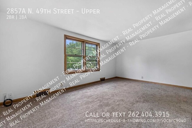 Building Photo - Two bedroom upper duplex in great Milwauke...