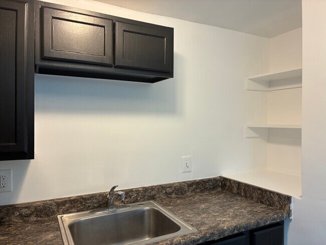 Foto del edificio - 574 49th Pl NE