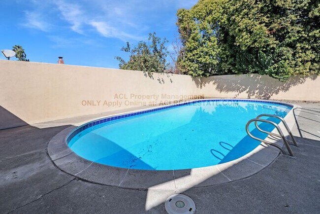 Building Photo - Beautifully updated, One Story Fremont Hom...