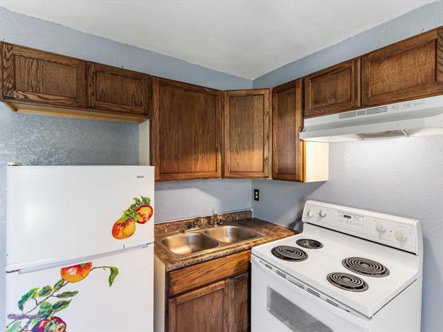 Building Photo - 2332 Carruthers Dr