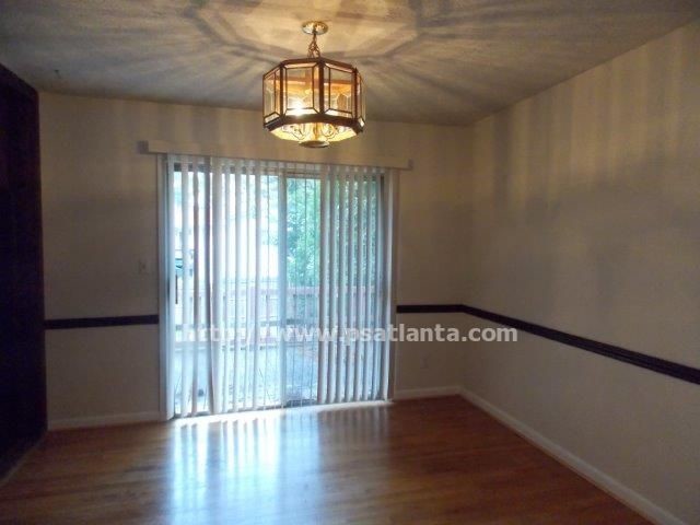 Building Photo - 6264 Thornhedge Dr