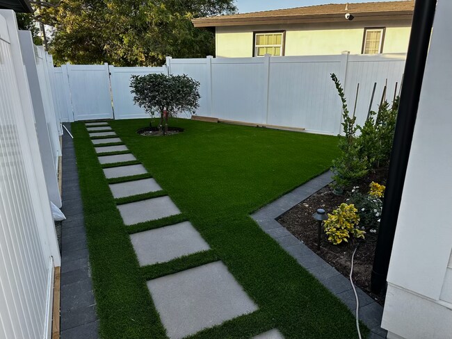 Foto del edificio - 2148 Rural Pl