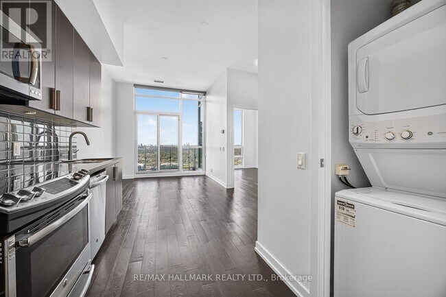 Photo du bâtiment - 2200 Lake Shore Blvd W