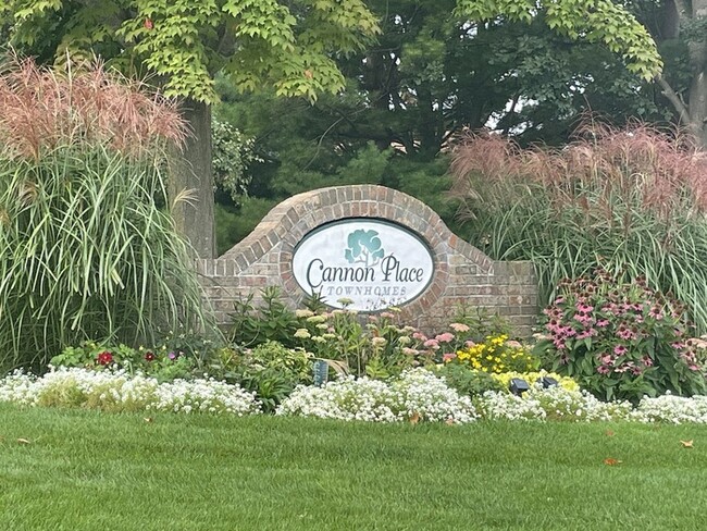 Foto del edificio - Lake Bella Vista Townhome Rockford