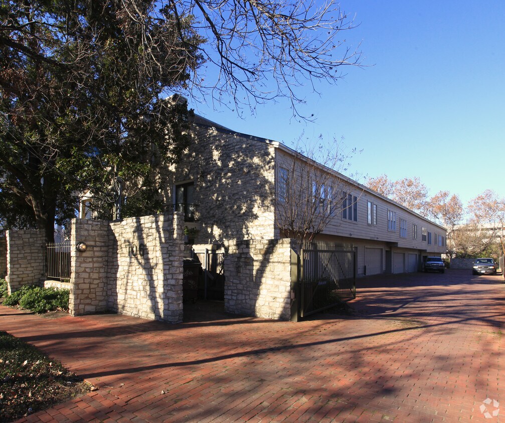 Building Photo - 706 West Ave