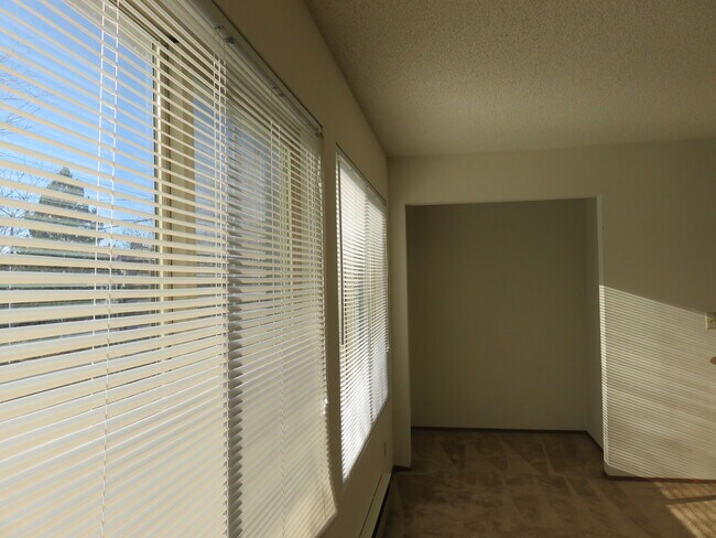 Foto del edificio - 1402 E Cherry St