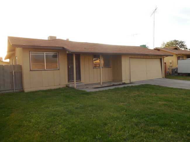 Foto del edificio - 3 Bedroom / 1.5 Bath House