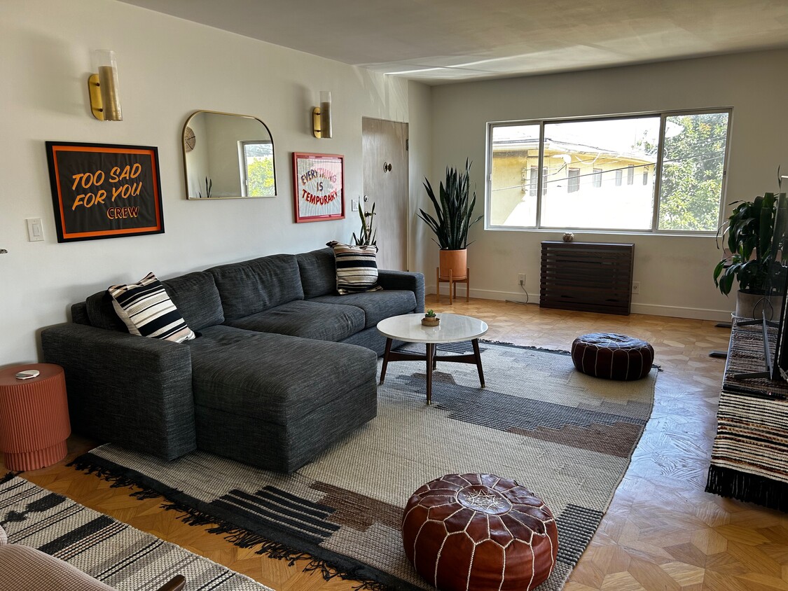 Living Room - 1046 N Normandie Ave