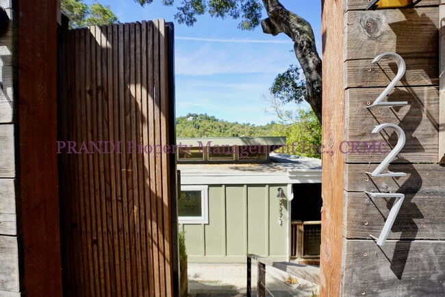 Photo - Air Conditioned San Rafael House with Pano...