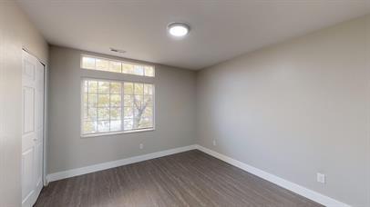 Foto del edificio - 475 N Redwood Rd