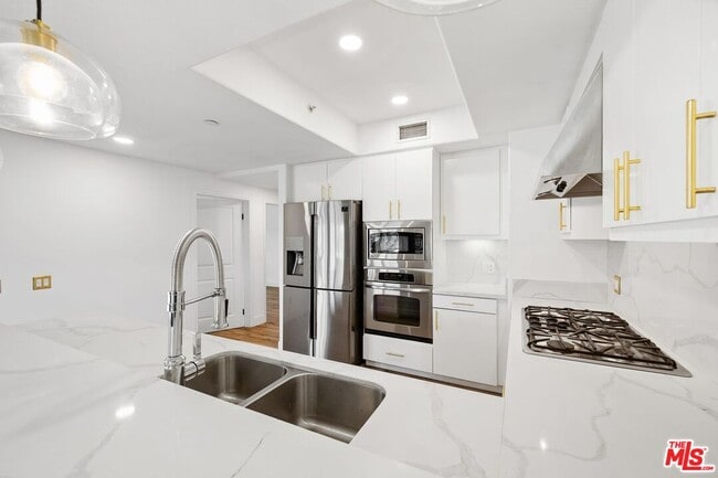 Foto del edificio - 311 S Gramercy Pl