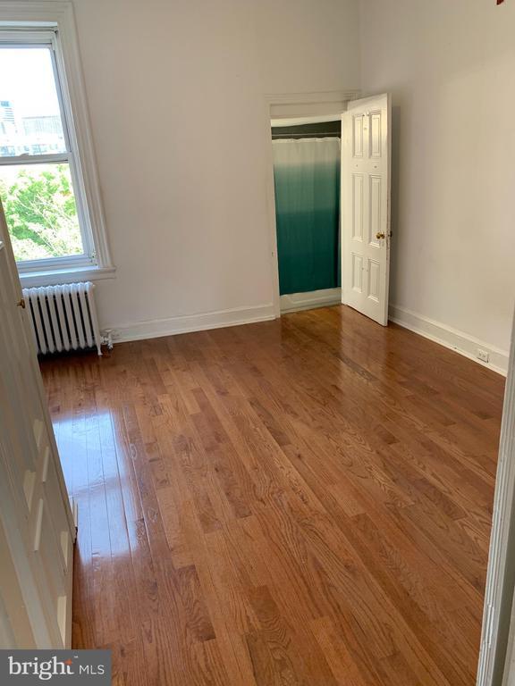 Building Photo - 1916 Spring Garden St